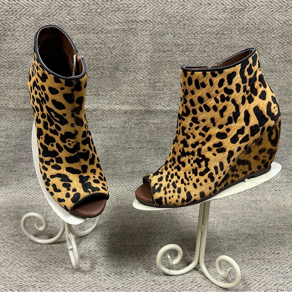 Kuda leopard print peep toe wedge calf hair booties sz 6 Naughty Monkey NEW